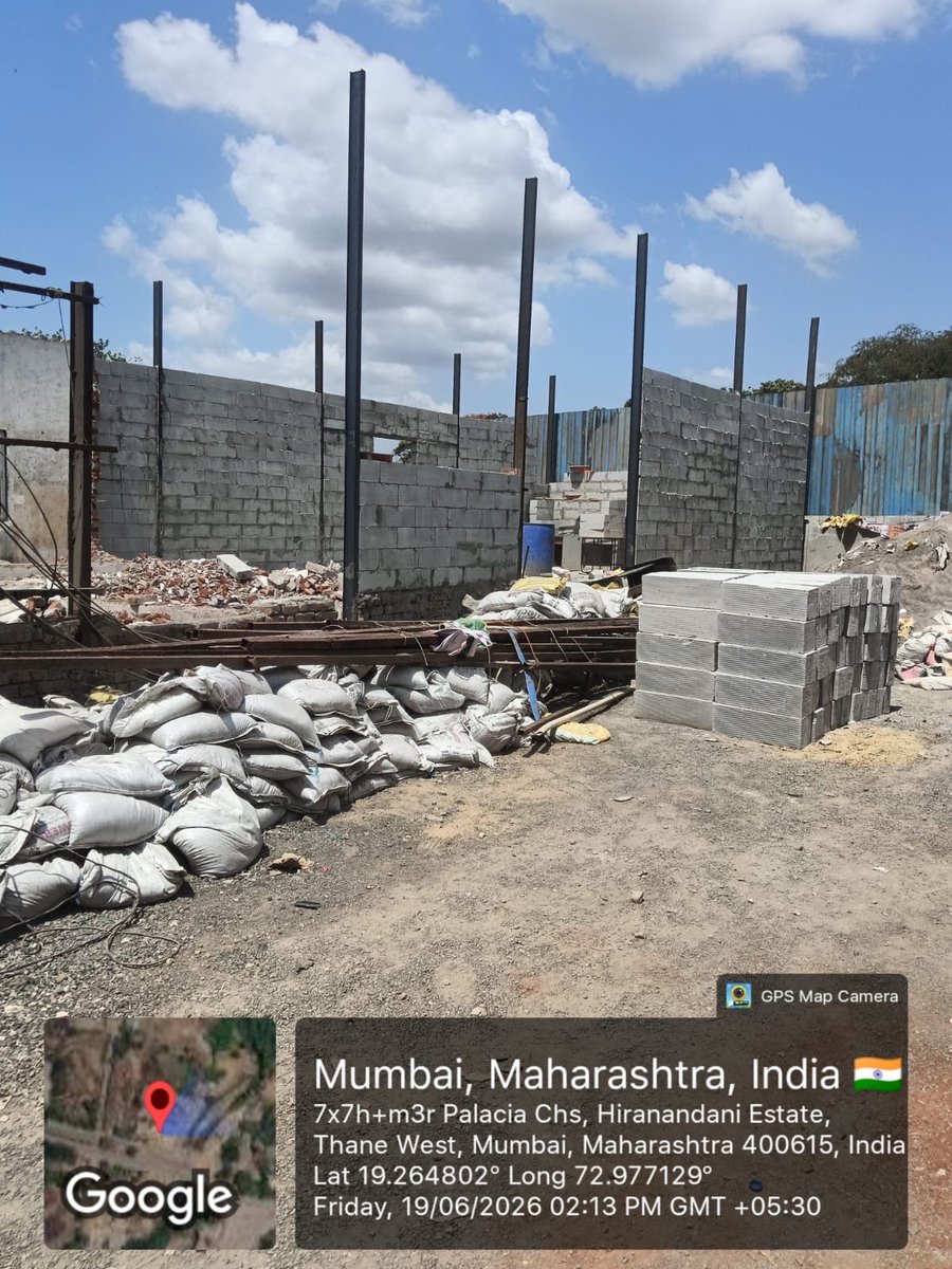 CommissionPress's tweet photo. पलासा सोसायटी समोरील हिरानंदानी इस्टेट ४००६१५ जागा अनधिकृत गाला बांधून लोकांना भाड्याने दिली जात आहे. @TMCaTweetAway @mieknathshinde ते पूर्ण झाल्यावरच महानगरपालिका कारवाई करेल का? असे दिसते की महानगरपालिकेच्या अधिकाऱ्यांना पैसे मिळाले आहेत. त्यामुळे कोणतीही कारवाई केली जात नाही https://t.co/8Gp5k3LKt6