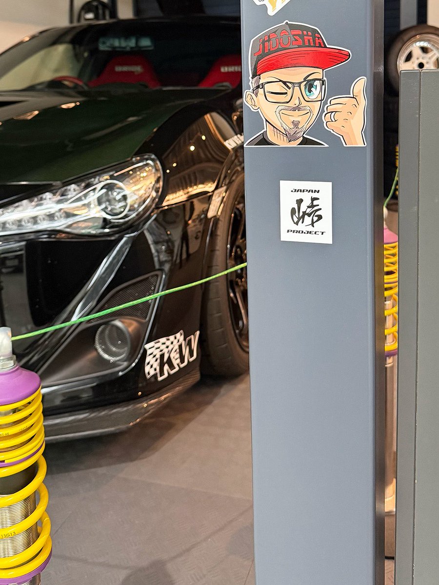 j_tohge's tweet photo. 【大人の会社見学】

峠ロゴステッカーと鹿ちゃんステッカーを貼らしてもらいました✨
お店に行った方は探してみてね！

#ジャパン峠プロジェクト 
#峠ステッカー 
#Gbase 
#tecarts https://t.co/xfBzTAmk5F
