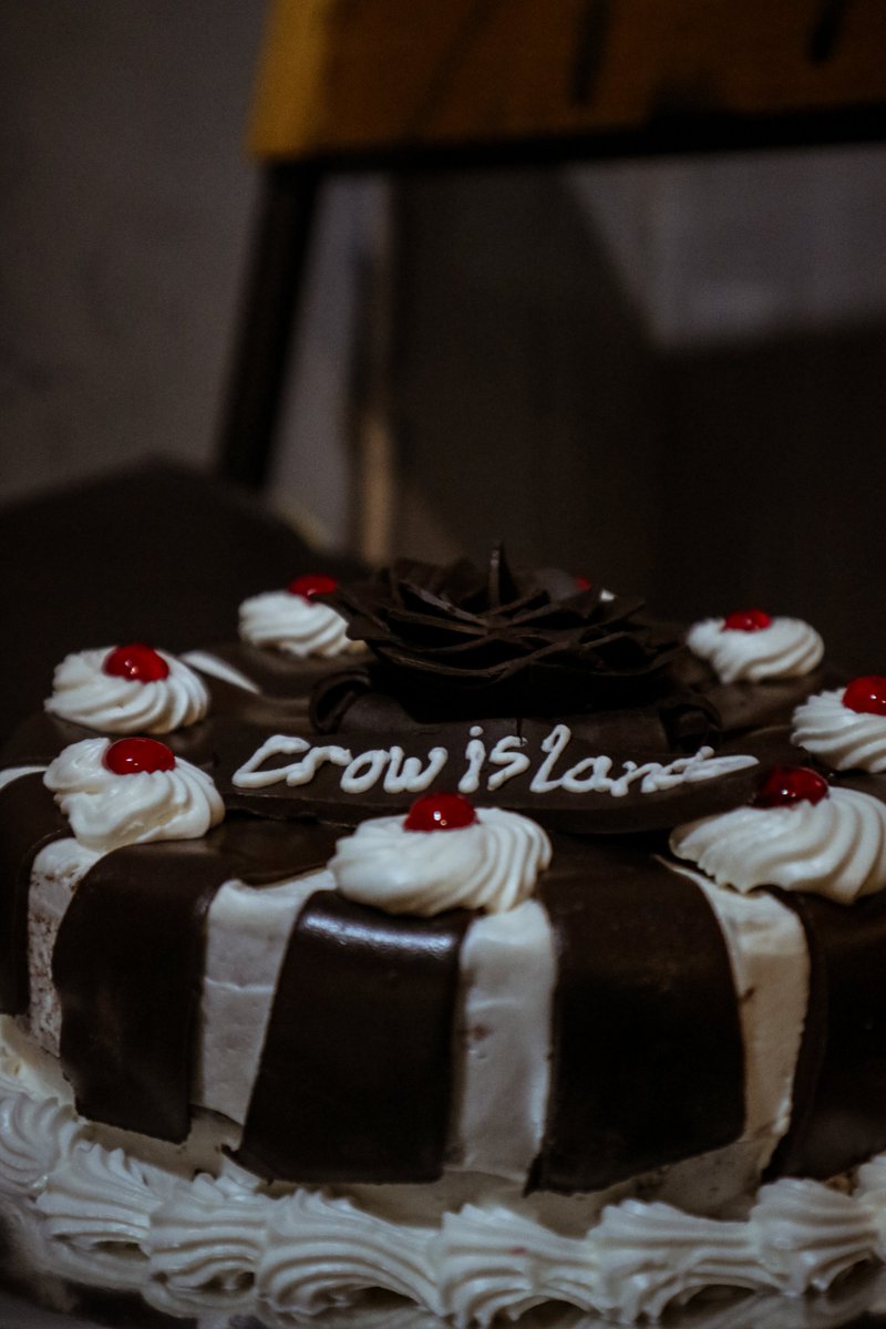 DarwinxQrow's tweet photo. Happy Birthday ke 5 Tahun Crow Islands. Semoga Bisa Terus Berkembang:)

Kami as Vtuber kalian juga ngerasa happy kok disini!

Seru banget bisa meet up langsung sama temen-temen kemarin!! Ikut  Gamesnya dan ngobrol" https://t.co/Ny5UhyKMzf
