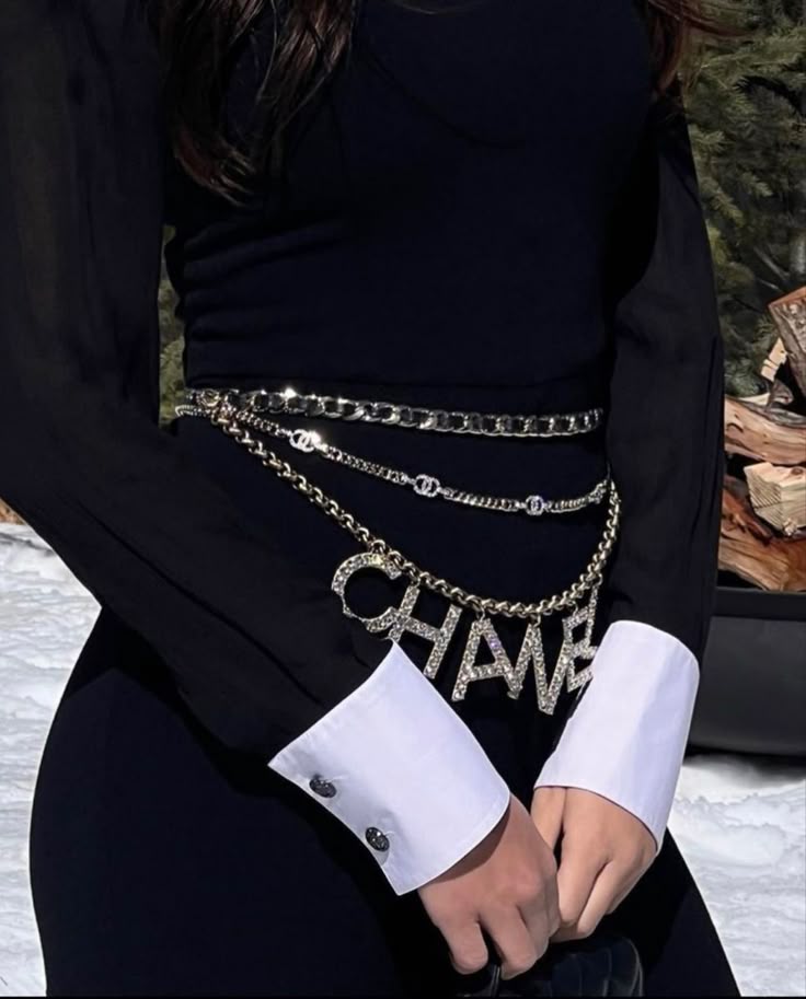 geniuswomanvibe's tweet photo. chanel belt https://t.co/p6oUJAdwUd