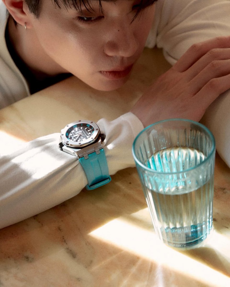 offgun_family's tweet photo. #ออฟจุมพล #OffJumpol
#AudemarsPiguet #RoyalOakOffshore https://t.co/t7gLgSFXz0