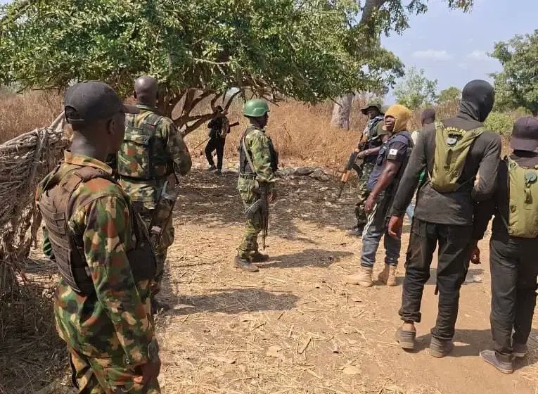 TheYorubaTimes's tweet photo. BREAKING 🇳🇬🌲🔥: The rescue operation in the Oyo forest has reached a critical stage as troops have surrounded the area where abducted schoolchildren and teachers are being held, blocked all escape routes, and restricted movement inside the hideout. Reports confirm that the kidnappers have dropped earlier demands involving the release of detained commanders and are now focusing mainly on ransom talks, which are not expected to be accepted. The pressure from security forces is increasing as the operation continues, though it has also recorded casualties, including a lieutenant, while efforts continue to secure the safe release of the victims.