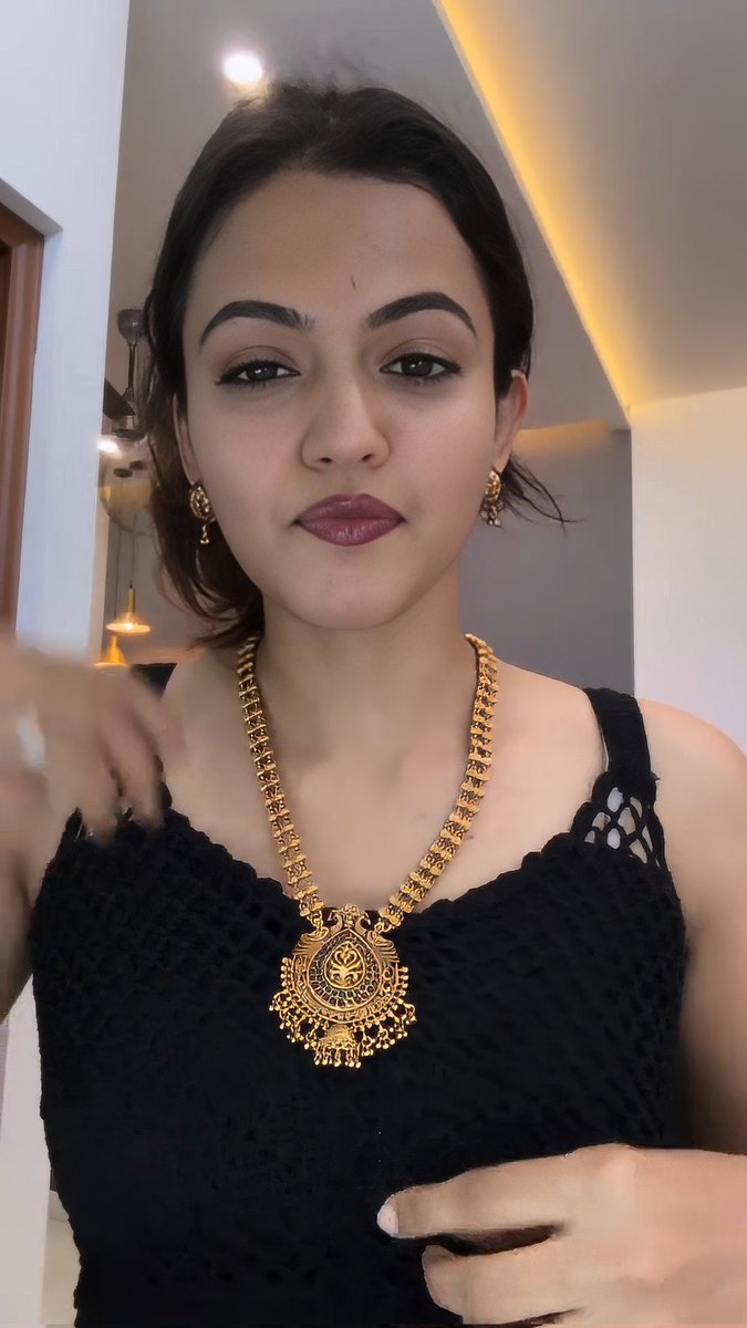 RishiOfficial_1's tweet photo. Uff..🥵 This is the best pic of aparna das 🙌🏻💯🔥 https://t.co/4DiSFAEFDl