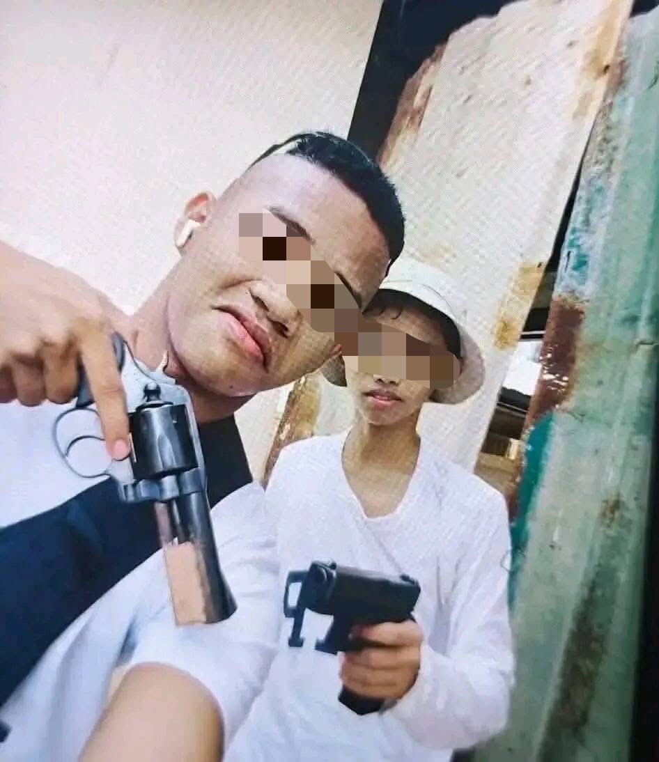 iam_jniest's tweet photo. TRIGGER WARNING: VIOLENCE

3 students were killed in shooting incident inside the school campus in Tacloban City, Leyte.

But one of the shooter is a minor?! https://t.co/KNipuHQsLA