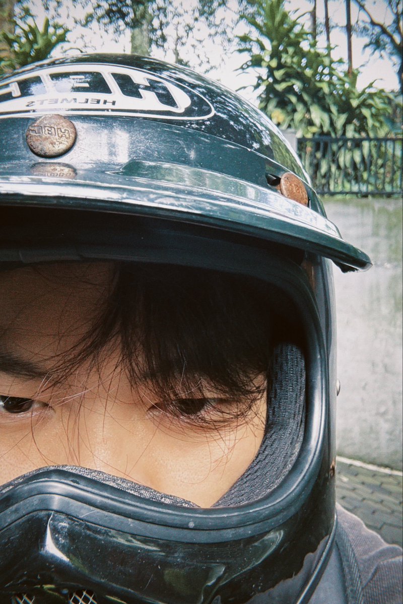lidokeinn's tweet photo. [ 𝗙𝗥𝗜𝗘𝗡𝗗𝗦𝗛𝗜𝗣 𝗔𝗣𝗣𝗟𝗜𝗖𝗔𝗧𝗜𝗢𝗡 ]

Name: el
Age: 25 
Occupation: tukang checkoutin barang kantor
Dom: surabaya blood lived in bandung
Zodiac: sensitively pisces
H/W : 170/65 
Hobby : ngopi nongkrong (pokokna mah keluar kost dulu, ada duit ga ada duit), motoran maybe, volunteeran main sama anak panti  
Fun fact: anxious attachment, kalau sayang sama orang jadi bego tolol mampus kalau ngga bego berarti gua dari awal ga sayang ama kmu, gua gabisa makan pedes, sometimes lactose intolerance, asam lambung yang sering naik turun, suka hirono, playlist bernadya juicyluicy niki 24/7