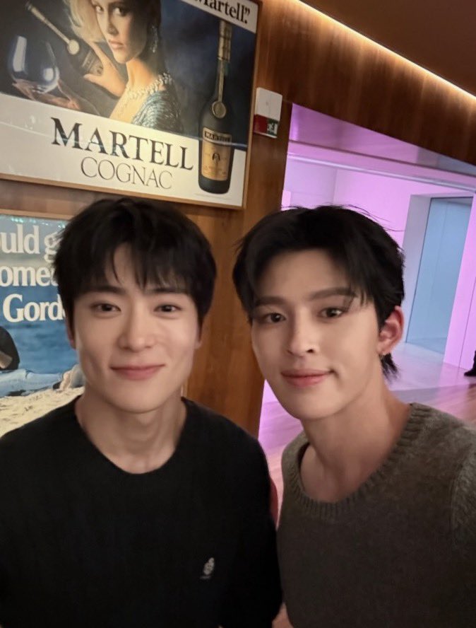 PLATATEE's tweet photo. อิจฉาเตนล์กับภูวินทร์มากกกกกกกกกกกกกกกกกกกก https://t.co/ynO0IxaWVz