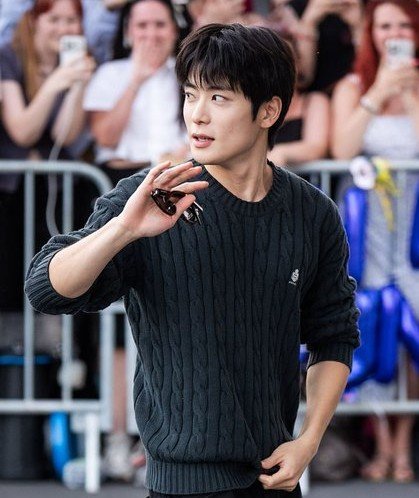 JJHLOOKS's tweet photo. so handsome https://t.co/e66ScdM5Pr