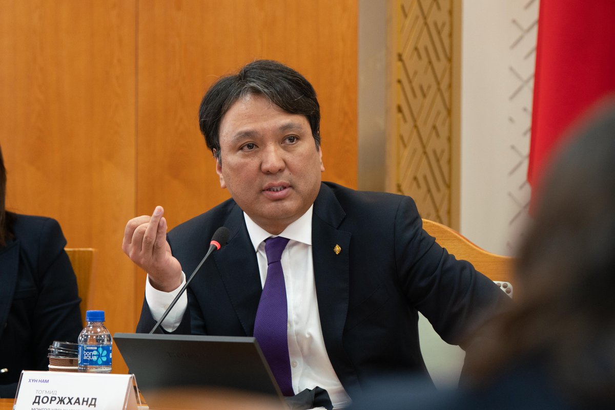 HUN_Parliament's tweet photo. ХҮН намын Зөвлөлийн хурал боллоо.
📌 Нийгмийн даатгалын ерөнхий хуульд нэмэлт, өөрчлөлт оруулах тухай хуулийн төслийн танилцуулга
📌 Хувийн нэмэлт тэтгэврийн тухай анхдагч хуулийн төслийн танилцуулга
📌 Тойрогт ажиллаж буй талаар
Дэлгэрэнгүй: https://t.co/AKyT09KxmX https://t.co/lP7XmeXdl0