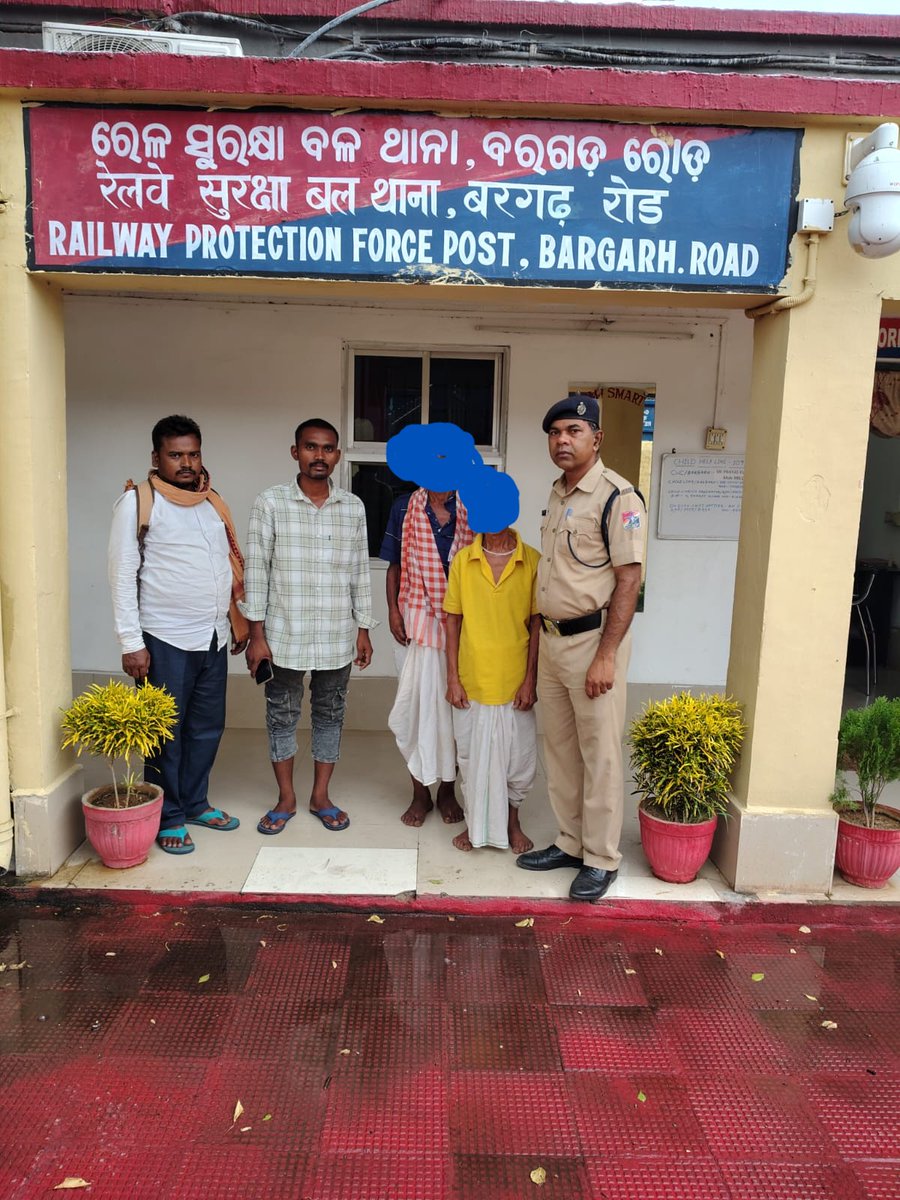 rpfsbpecor's tweet photo. #Operationdignity - On 21.06.2026 RPF/Bargarh rescued 02 old age persons at Bargarh Rly stn. who left behind from T/No.12894 Exp and handed over to their family members.
@DRMSambalpur
@rpfecor1
@RPF_INDIA https://t.co/it3cJIcM0R