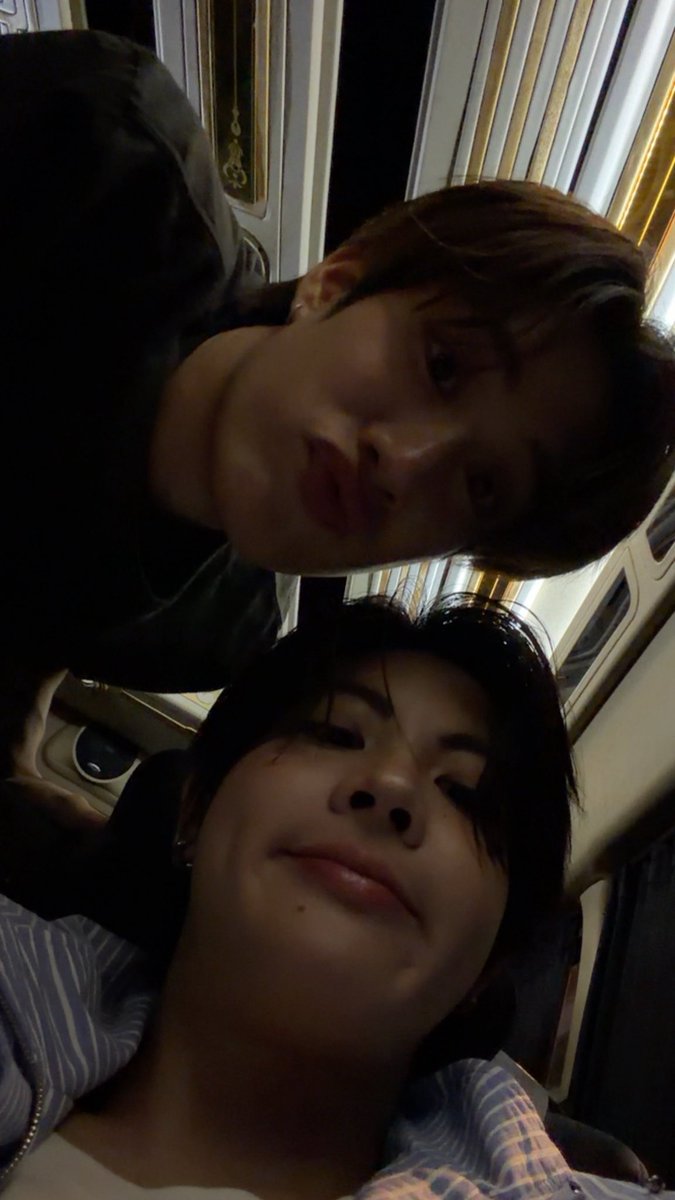 pipieuna's tweet photo. ถ่ายเซลฟี่ยังไงให้เหมือนแฟนกันขนาดนี้นะ

เอ๊ะ ! ก็เป็นแฟนกันอยู่นี่นา~~ https://t.co/LQSy2JAzOJ