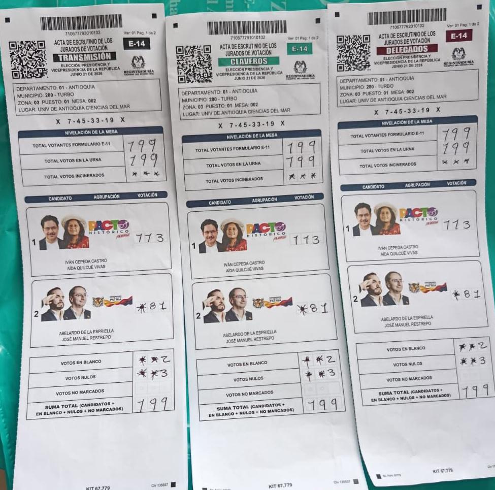 JhonatanLR22's tweet photo. #VamosAEscrutinios | En Turbo, Antioquia:
Foto E-14 en puesto de votación// El E-14 que sube la Registraduría.

Se dan cuenta del porqué el pueblo canta #FraudeElectoral https://t.co/PvuLxb2Qdc