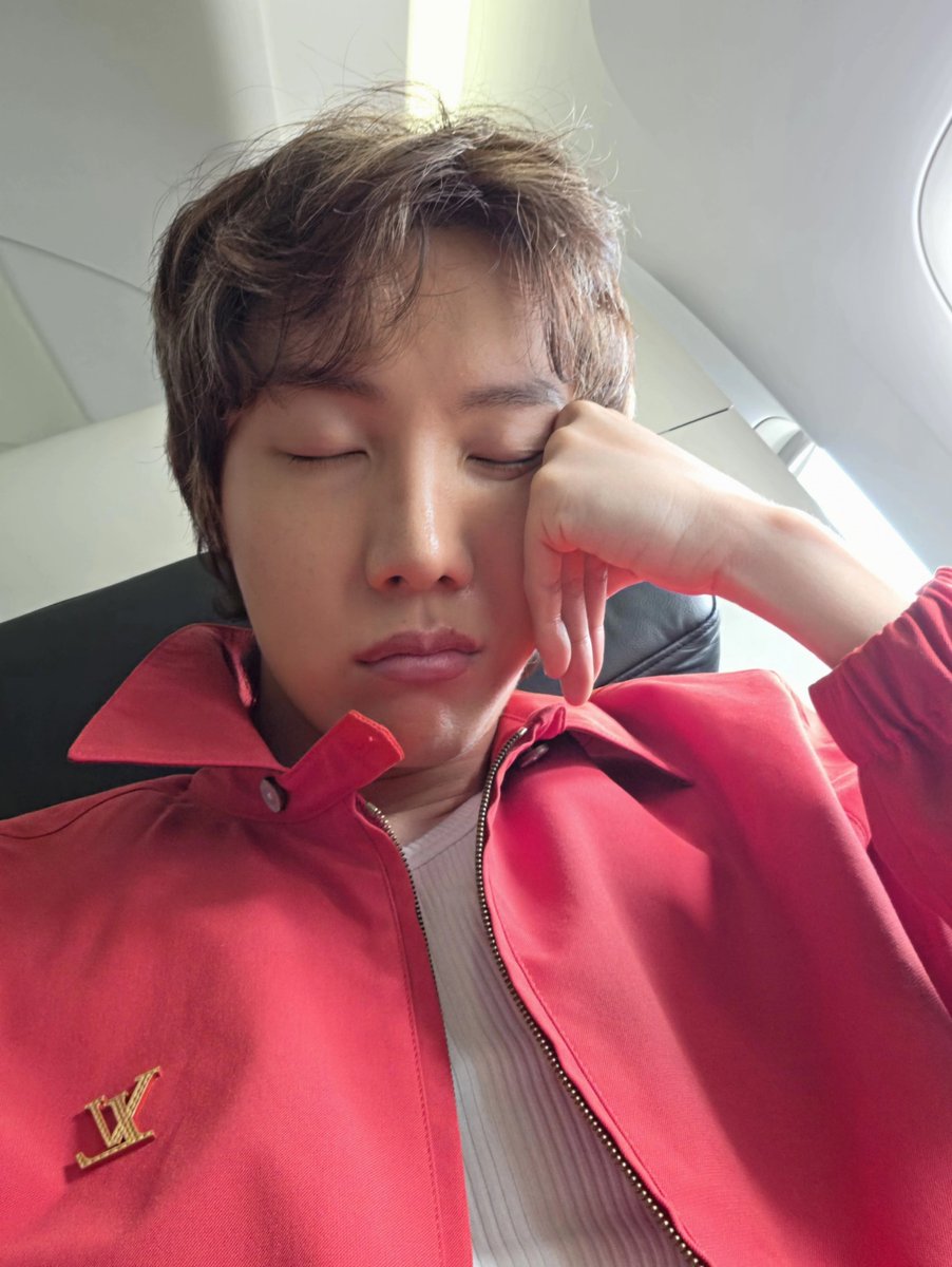 mihtet2's tweet photo. HAVE A SAFE FLIGHT HOPE ❤️ https://t.co/JrTeUccmHg