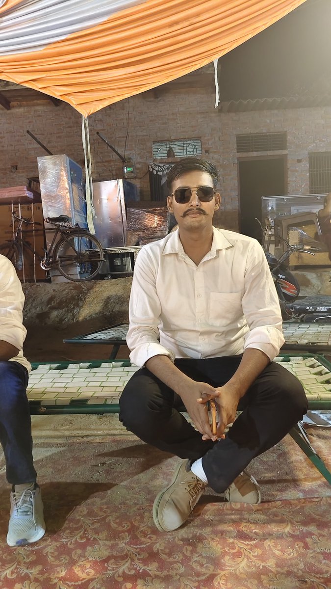 AMITYADAV110780's tweet photo. दोस्त के शादी में https://t.co/INbqiye6eq