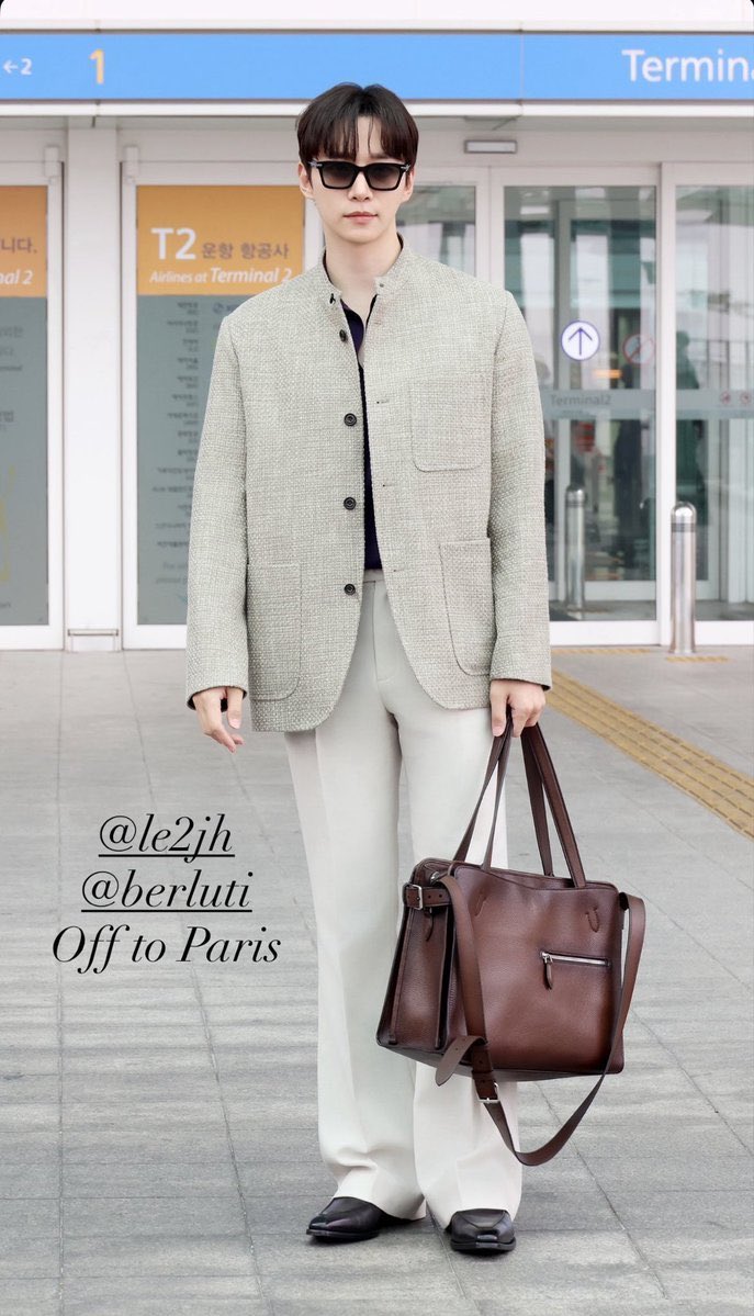 Lurriaaa's tweet photo. Safe travels to Paris!
#leejunho #berluti
#이준호 https://t.co/Veh8b8xe2a