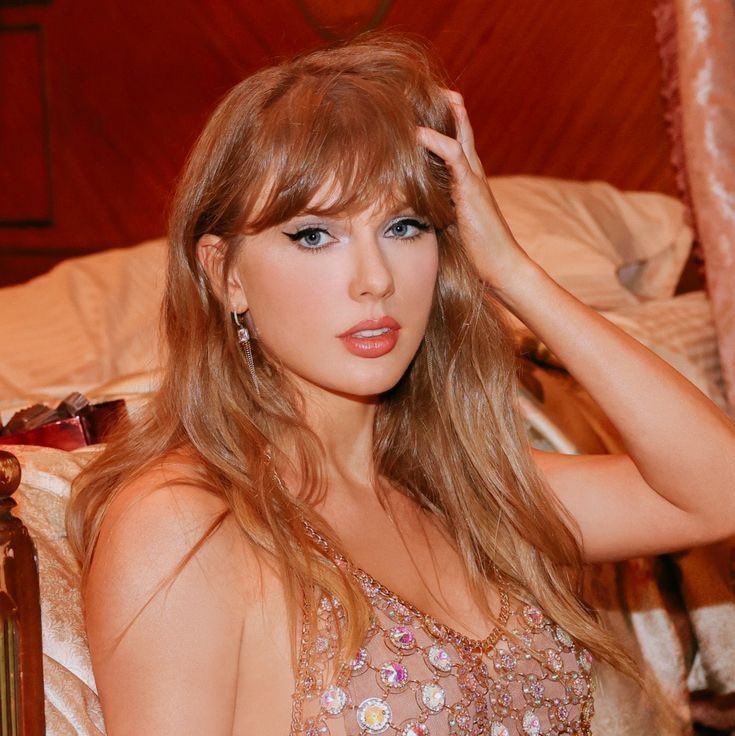 aStar_flower's tweet photo. Girl PLEASE lmao. Taylor is exquisite https://t.co/pLa0bJMFSY