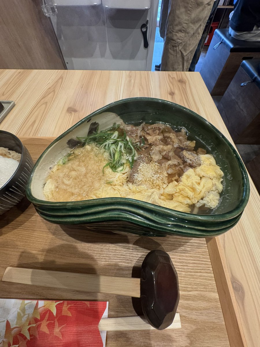 MuukoTsuyoshi's tweet photo. 隙間時間に
お昼ご飯🍚

 #平成麺業 
 #肉スタミナうどん https://t.co/ptlv4yshtZ