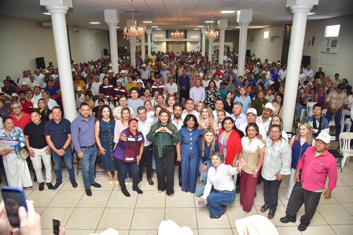 LoreniaValles_'s tweet photo. ¡Muchas gracias, Huatabampo!

Cerré mi recorrido del fin de semana en esta tierra del sur de Sonora, platicando sobre los avances del segundo piso de la Cuarta Transformación y la importancia de seguir acompañando a la presidenta @Claudiashein y al gobernador @AlfonsoDurazo.

Como siempre, un cálido recibimiento del alcalde Alberto Vázquez (@Betovaqva), de la diputada federal @AlmaHigueraE y de la diputada @Claudiabours.