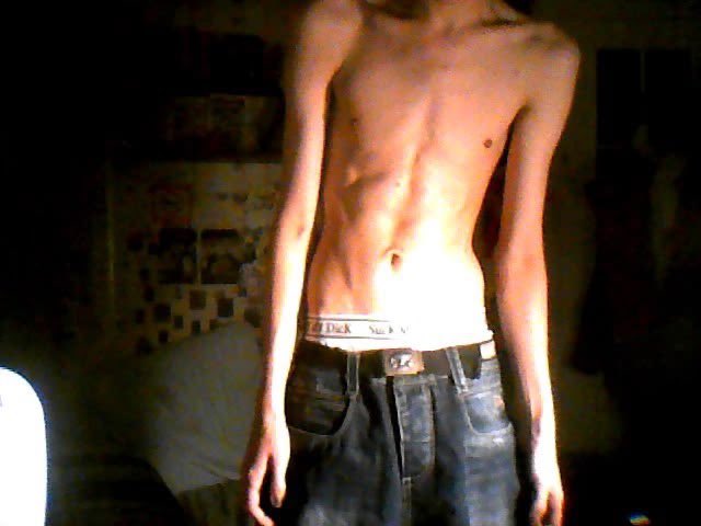 4morantq's tweet photo. I wish to be 2000’s boy skinny https://t.co/GvDOHjfNmk