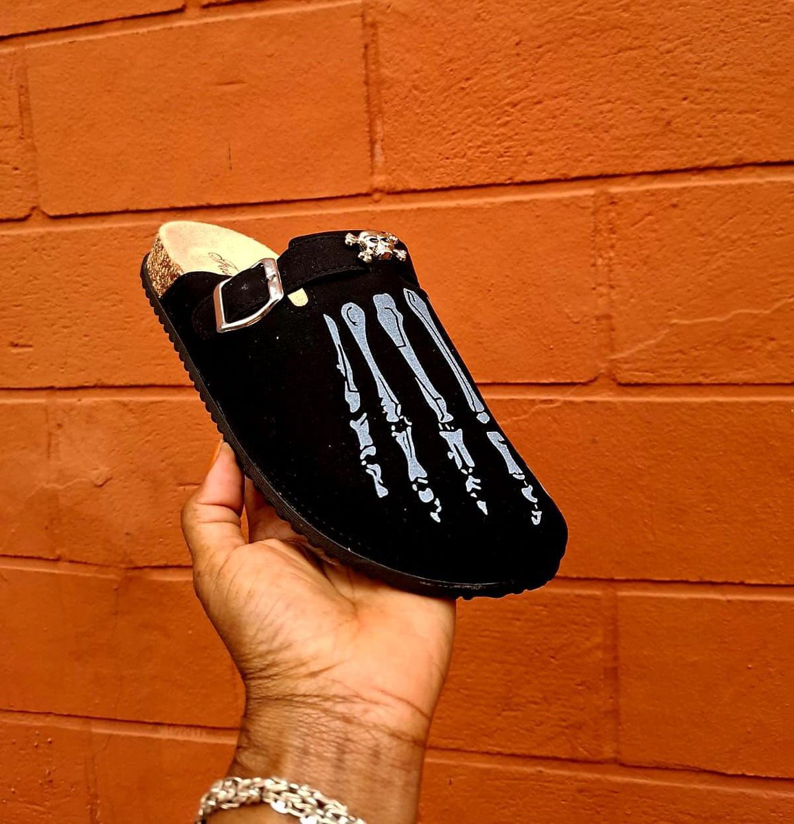 SafeBankingKE's tweet photo. @OmwambaHSC I sell these fancy clogs, all ladies shoes, sandals,heels   &amp; fancy dresses. https://t.co/q0eQOnzHem
