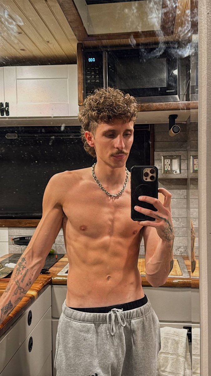 Zac tweet media