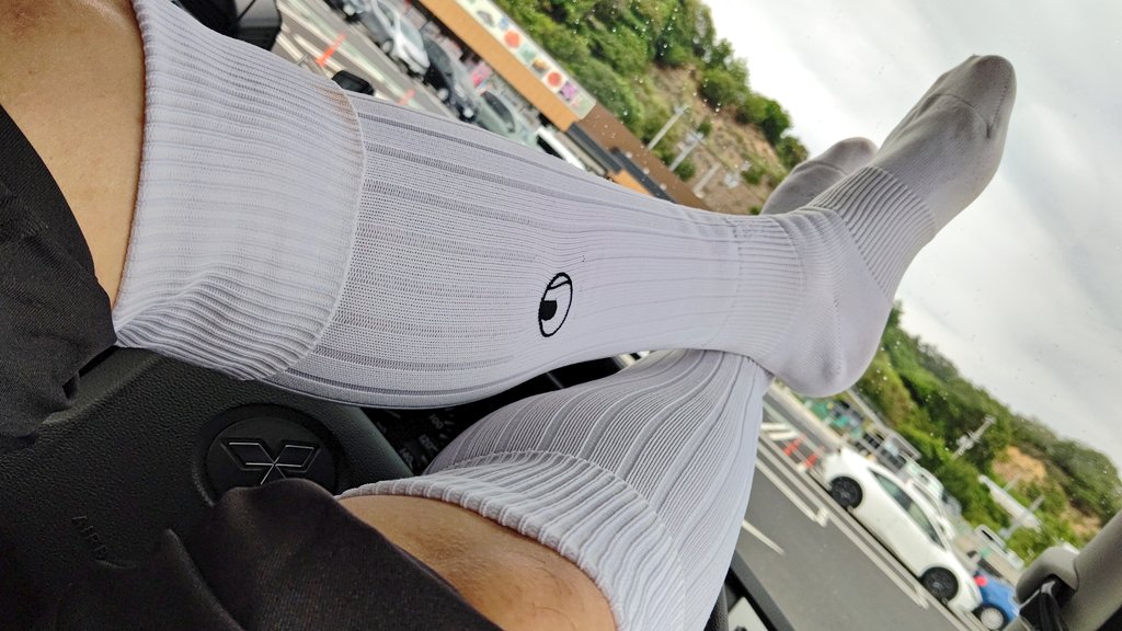 sin_highsocks's tweet photo. お仕事休憩なう

今日からお仕事復帰しました〜
でも、まだ頭が重い感じが．．．

今日はウールシュポルトのGKサカスト履いて、和歌山でお仕事し、今、紀伊田辺に向かってまーす！ https://t.co/qXaA8oMLj0