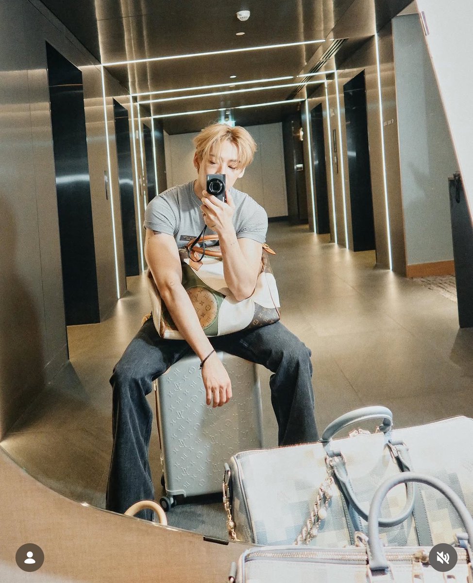 alahof's tweet photo. ตัวพ่อมาแล้วค่ะ กรี๊ด พ่อเด็กฝรั่ง

#BamBam #LVMenSS27 #LouisVuitton @BamBam1A @LouisVuitton https://t.co/6DB6R0XVe3
