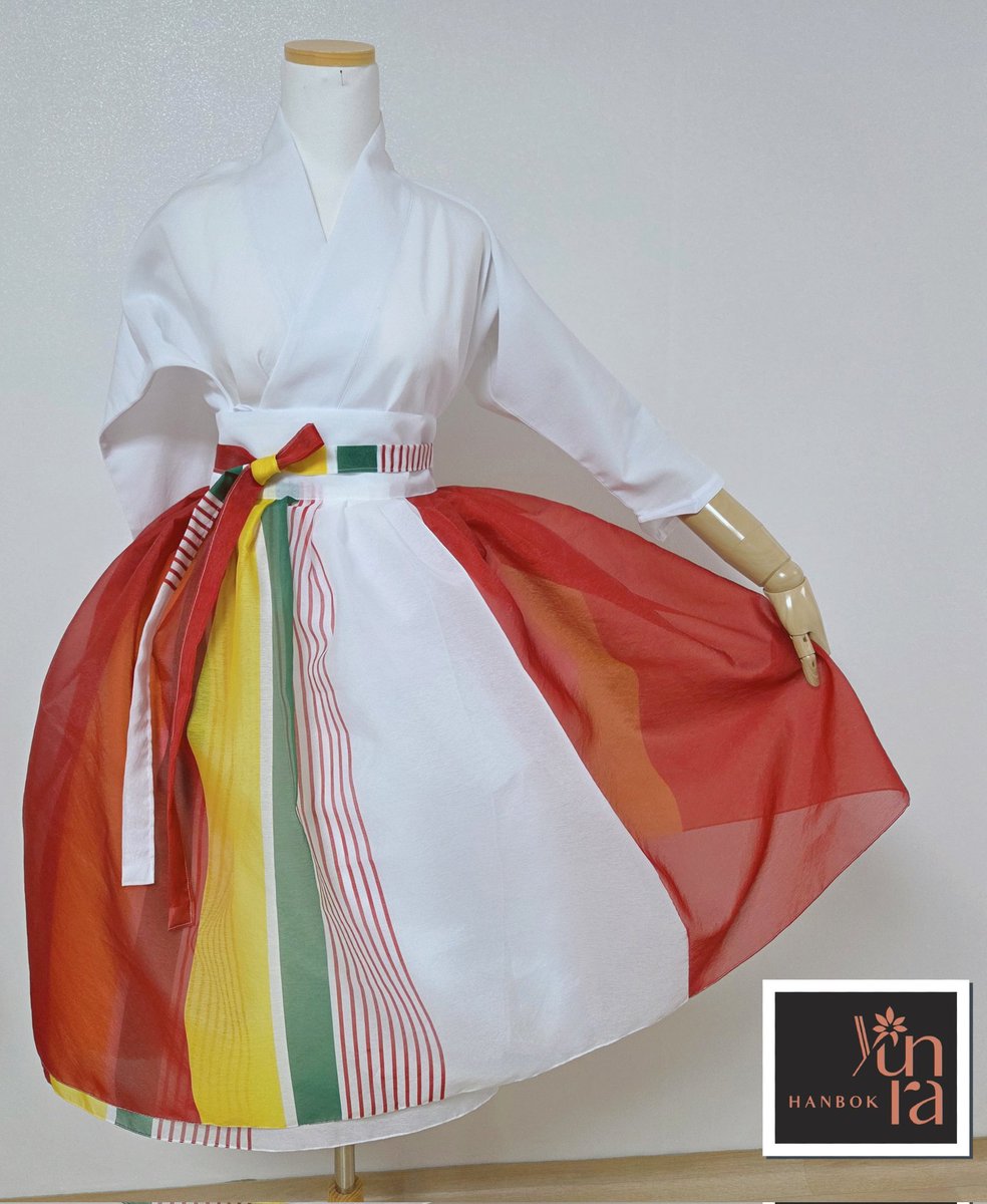 Yunra_Hanbok's tweet photo. 서역박 저잣거리 옥춘 허리치마 및 말기치마, 사진 상 디자인들은 재고 1벌 이상 가지고 있습니다!
말기치마 100,000원, 짧은말기치마 및 허리치마 90,000+택배비 4,000원.
속치마 추가 가능! +20,000원. https://t.co/7mmWxBzgUD