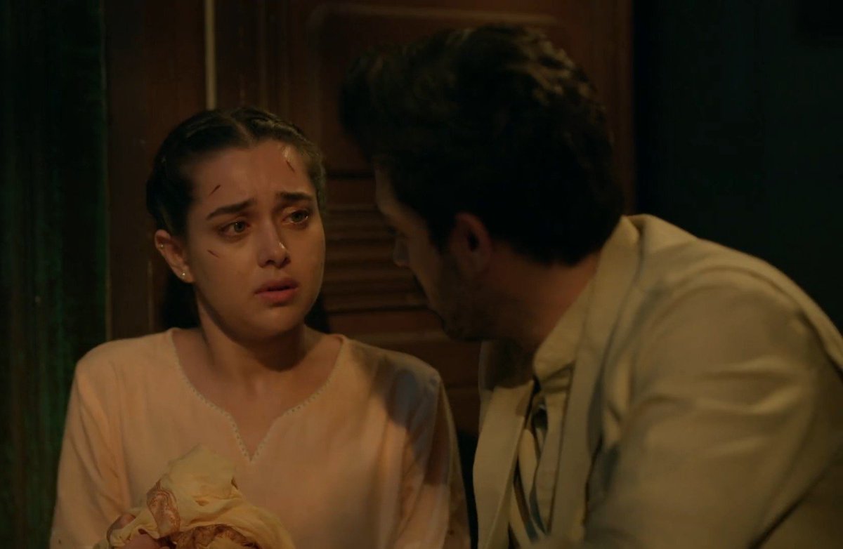 Itsurgurl_AS's tweet photo. “hum apke sath hai... yahin hai hum”

Deep down, Seher knows it too. 🥺

No matter how far they drift or what life throws at them, Mahid will always be there for her, like a shadow, quietly protecting her, never truly leaving her side. 

I #SeherHoneKoHai #Maher l https://t.co/YpjZ8BWpXa