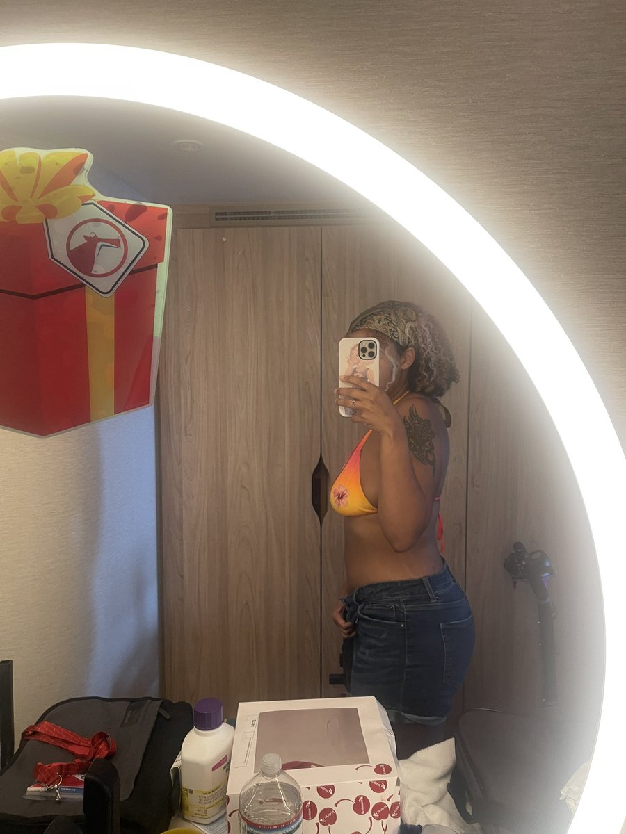 truecrimefantic's tweet photo. Gained 13.9lbs on cruise FUCKKKK was stress eating like fuck around my family 🫠most of my pics are just BC (start and end of cruise) bout to try EVERYTHING i gained it in a week let’s see how fast i can lose it starting tomorrow 💜 https://t.co/WwPy4xZWew