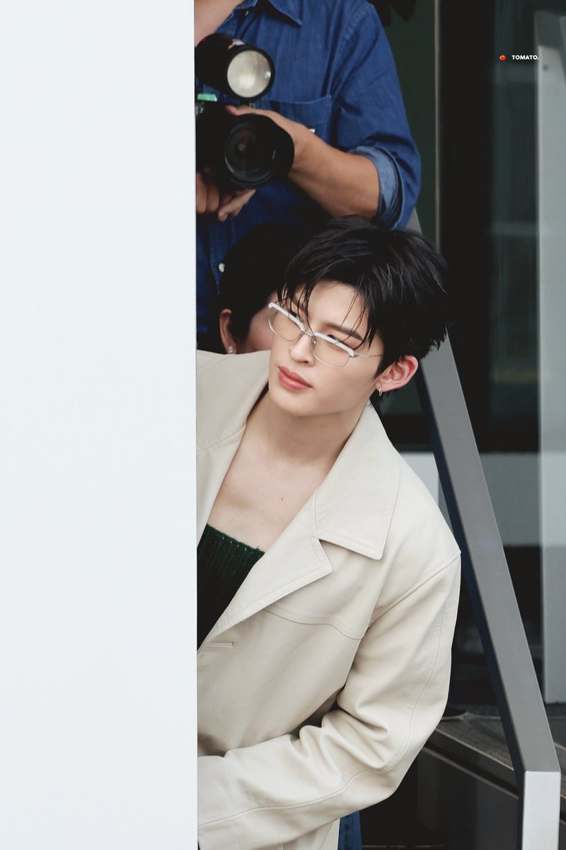 ZzinDVXJ's tweet photo. .   ⟡     ˚    ♡   .
             ✧︎       . 
｡ﾟﾟ･｡･ﾟﾟ｡⠀  
˚｡       𝐏𝐎𝐍𝐃.
    ﾟ･｡･
 ♡         ⟡         ˚  
      ·     ⁺

POND PRADA SS27 IN MILAN 
#PradaSS27xPond
#ppnaravit #PradaSS27 #Prada https://t.co/3wda36xztR