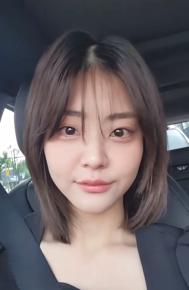 subin_media's tweet photo. look at those eyes a river of beauty . 
#ChungSubin #정수빈 #Bingsu  #빙수 https://t.co/qtHjPa6hCp