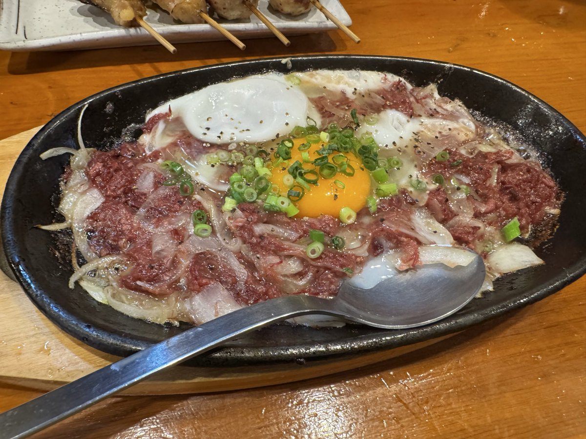 4kaiyuri's tweet photo. 日暮里にある超人気店、鳥のぶさん。こんなに大きい生牡蠣がなんと400円で驚きました😊💦焼き鳥からパスタまで、とにかくメニューが多いのに何も食べても美味しいです🥹✨ https://t.co/ZBZhigV7yz