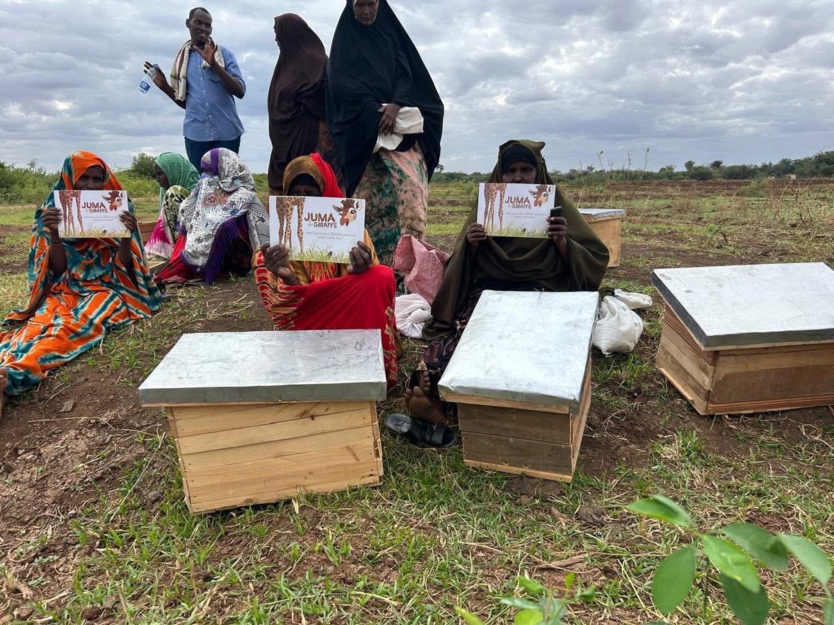 somali_giraffe's tweet photo. Thank you to Kenya Wildlife Service Garissa Station and local farmers for celebrating #WorldGiraffeDay with us. Together, we promoted giraffe conservation, sustainable livelihoodsand community stewardship for wildlife.
#WorldGiraffeDay #GiraffeConservation #CommunityConservation https://t.co/hZcSpkFFYe