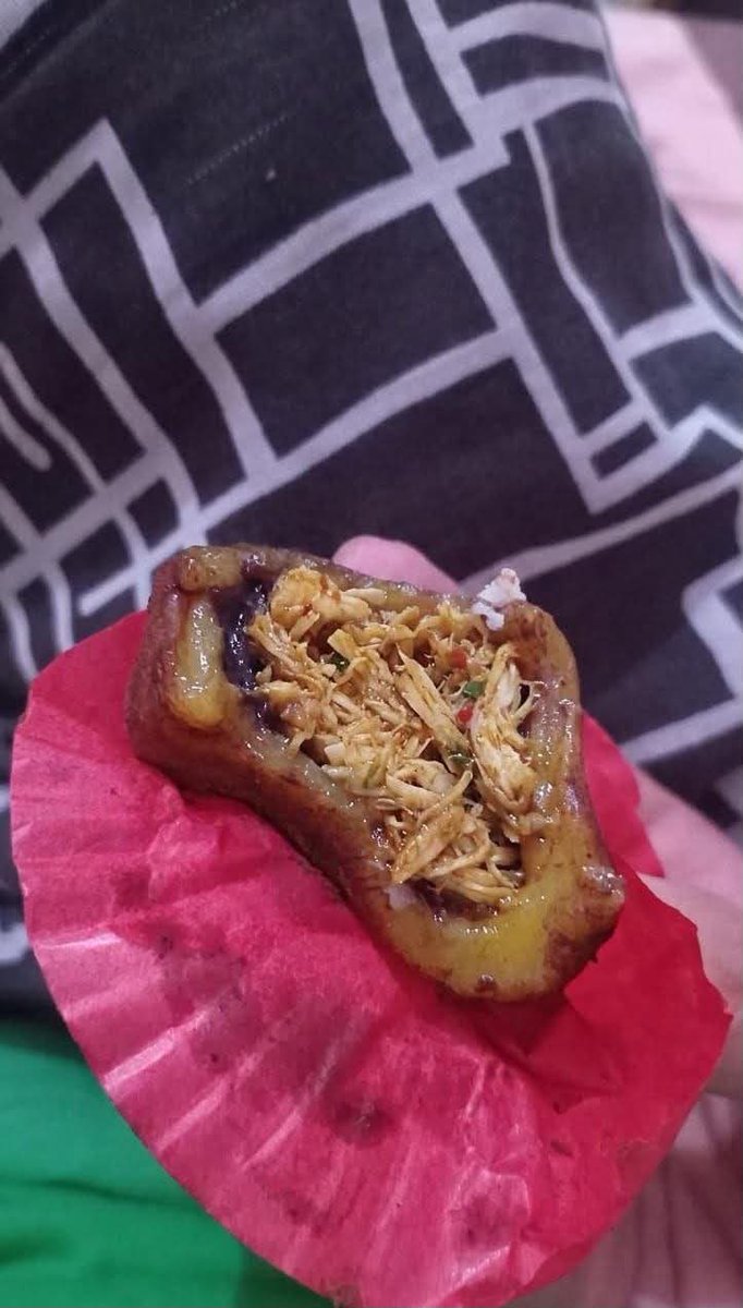KulineRain's tweet photo. Warga jepang menangis 😭 melihat makanan khas mereka Mochi diisi ayam suwir balado. HEYYY KOBBISAAA 

Kalo disuruh coba mochi ini kalian mau? https://t.co/PaPoEJSeIs