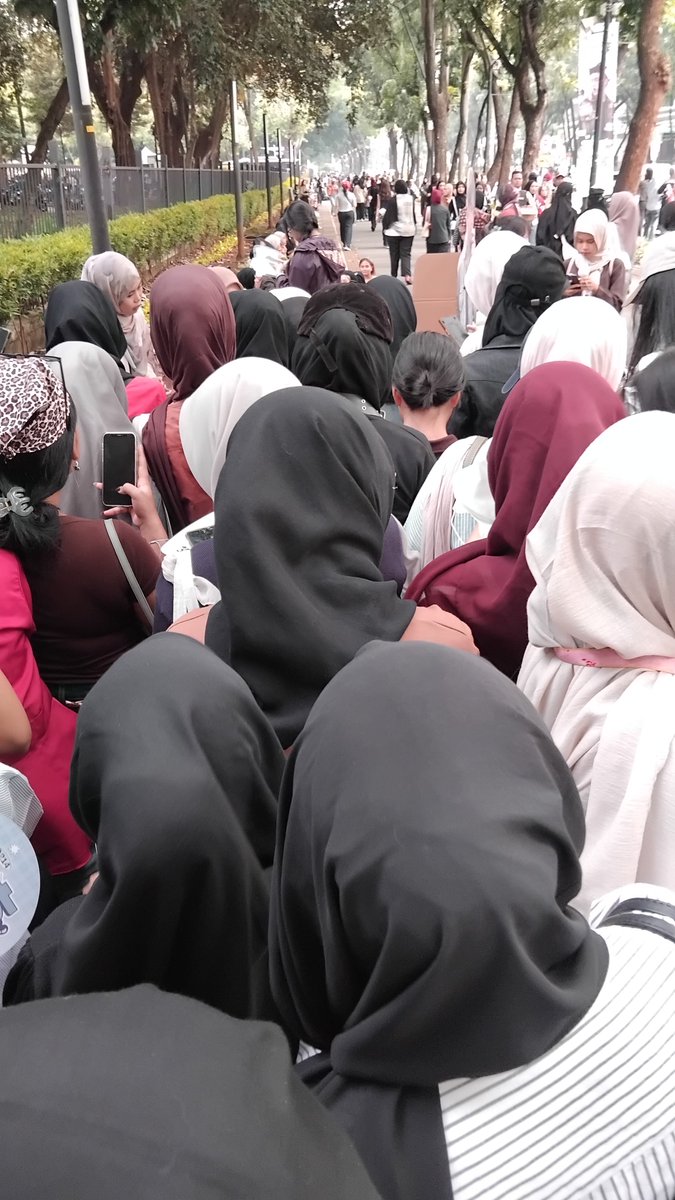 arvichives's tweet photo. guys,,,tolong bantu aku buat cari usn kakak iniㅠㅠ pas allobank kemarin kakaknya mau barengan kan ya cuma kita kepisah😭😭😭 seinget aku namanya (kak) Sael, kita kenalan pas lagi antre di fanbase seonghyeonina, jam 12:30an 🥺🥺🥺 https://t.co/qiyFH0Or5D