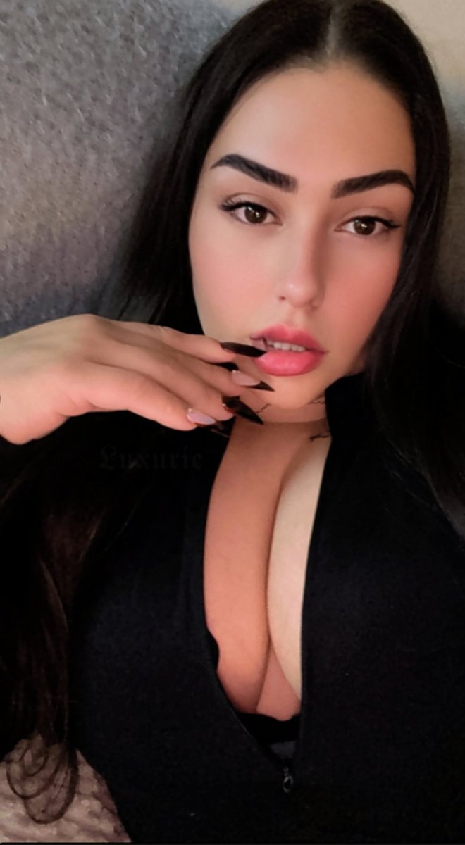 MiissLux's tweet photo. Mmm would you look at that !!! 

It's Simp O'clock Dummy !! https://t.co/Ck87jq0rjc