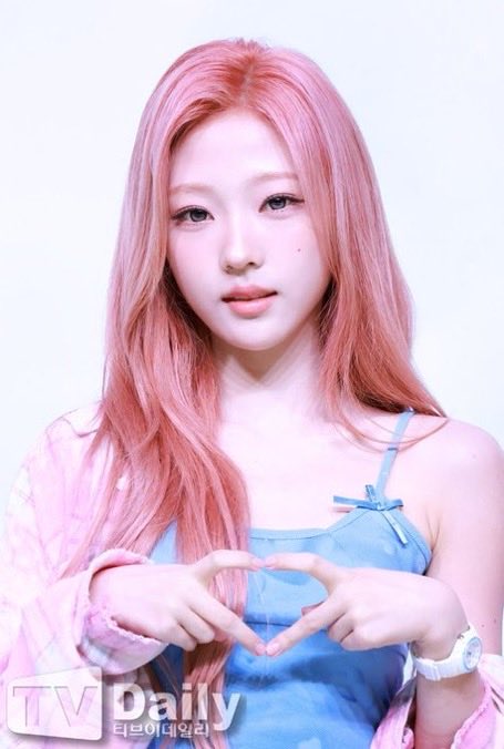 nyutellapics's tweet photo. stella for lemontang media showcase 🍋⁠♡ https://t.co/I9L0T7miUk