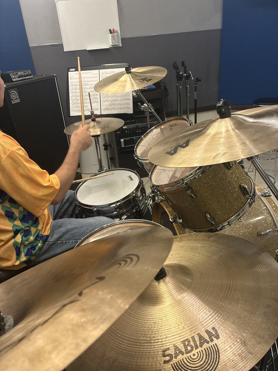 LabDrums's tweet photo. シークレットベース。
16分シャッフルでも譜面がサクサク読めるようになってきました。

#ドラム #ドラムレッスン #横浜 #習い事 #楽器 #バンド https://t.co/JOtMjB5Syj