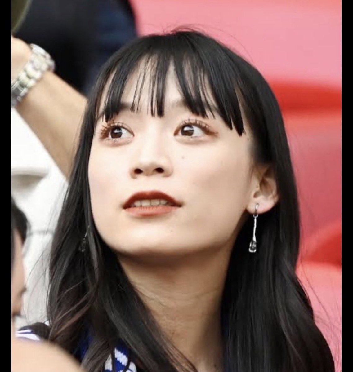 tnk0456123789's tweet photo. 上田綺世選手レベルで魅力的で金持ちで1個年下のイケメンだから結婚するべきなんよ。

そうじゃないなら女性は結婚しないほうがいい。

理由は令和時代は女性に結婚するメリットが完全に無くなったから。

何故メリットがないかと言うと『金を女性が稼げる様になったし、全てに困らない便利な時代になったから』

奥さんである由布菜月さんは、そこまで考えてないと思うが、少なくとも男性の力を借りずとも金にも生活にも困らない世界になった以上、無理矢理結婚する必要はない。

むしろ低収入のイケてない旦那と結婚するのは地獄とかそんなレベルの話ではない。
もはや異常事態中の異常事態。

結婚するとフルタイム勤務から時短勤務になり、女性側の収入が下がるし、朝は子供を保育園に預けて仕事帰りに子供を回収。
仕事で疲れて帰ってきた状態で、貧乏な旦那のために料理と家事洗濯。

この状態で旦那が飲み会とかほざいて帰宅時間が遅いもんなら、いよいよオワコン。

控えめに言って異常事態。明らかに女性が損してる。

究極的に魅力があって、年収が高くて、器が大きいイケ男じゃないなら女性は結婚するべきではない。