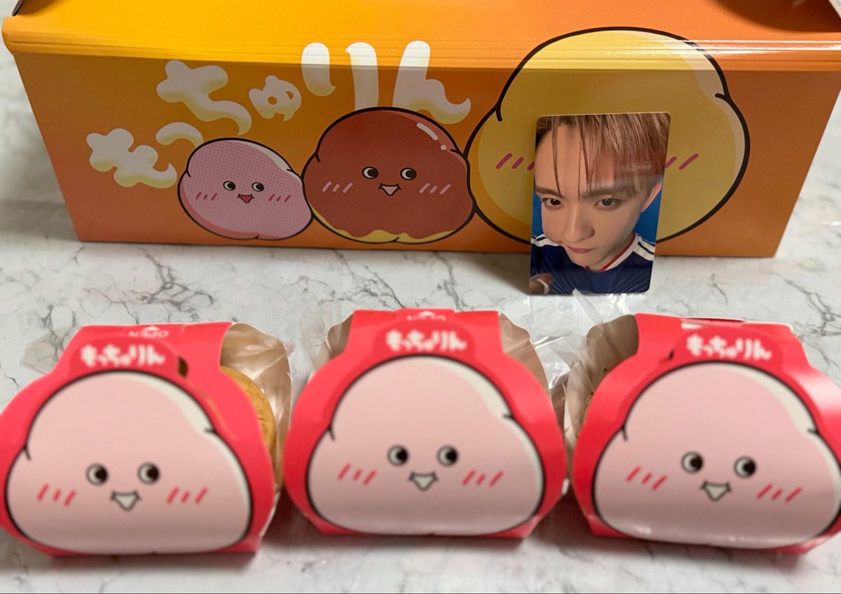 azs_mini's tweet photo. しょごもっちゅりん(◜◡◝) 
ほっぺもちもち

箱持って帰ってる時大ぶりわくわくすぎた🍩 https://t.co/3KJxEugyet