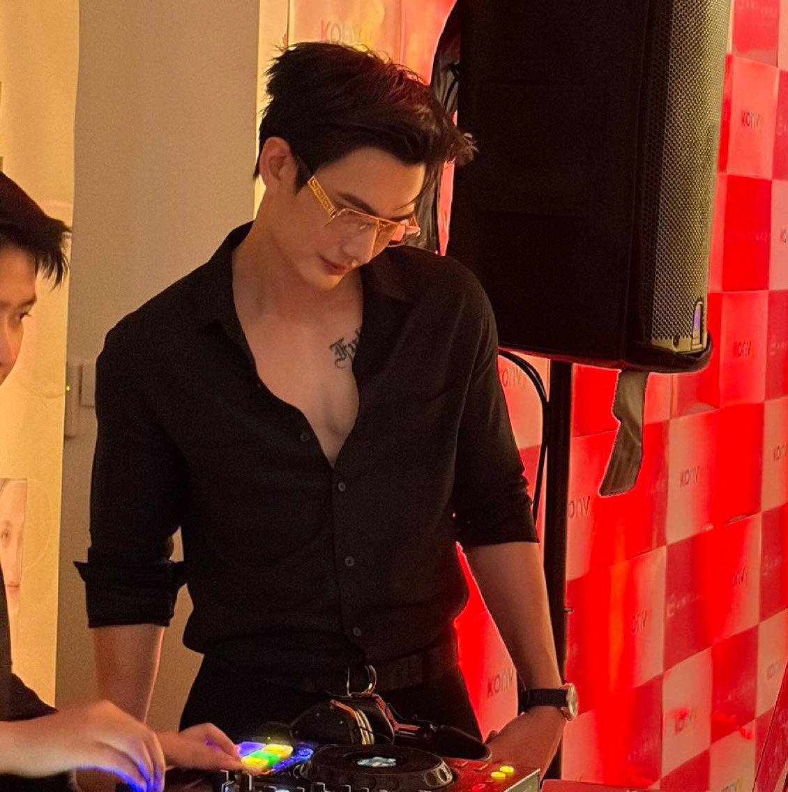 AiDinnow_hr's tweet photo. อะไรไม่รู้แต่กูฟรินมาก หมาเด็กกับพี่คนสวยที่ถูกต้องอ่ะ https://t.co/kmWTMn0xEU