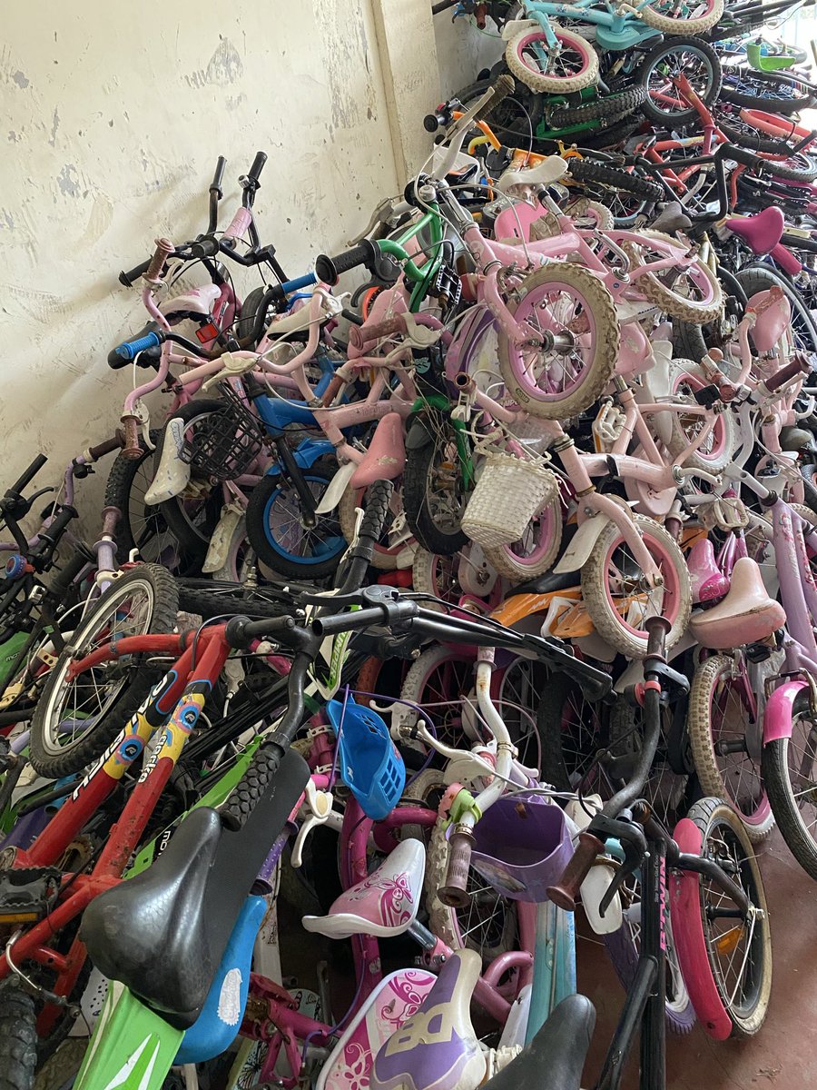 guyotieno's tweet photo. Stock imeingia kubwa sana mkujie bikes na golf clubs https://t.co/bf71LtaZZD