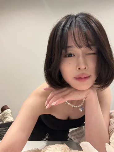matdasi2's tweet photo. 올해를 마지막으로 은퇴한다는 AV배우

미나모 (2000년생) https://t.co/MTewKkHwot
