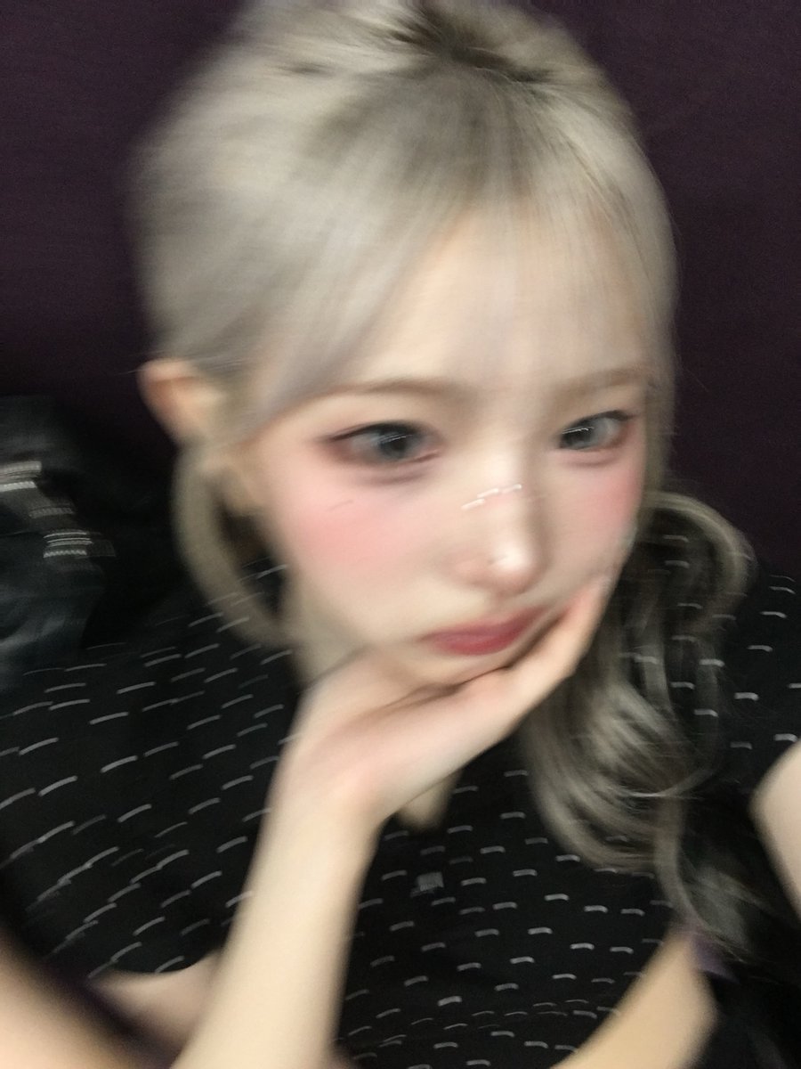 triplescosmos's tweet photo. 누구 손이게~?

#tripleS #트리플에스
#HaYeon #하연 https://t.co/kvKzeKOV2Q