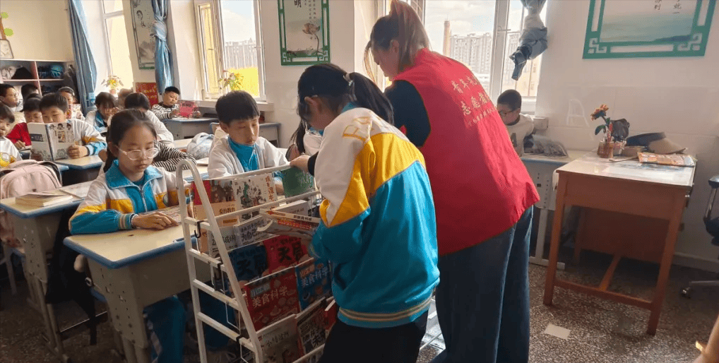 Tahir42539792's tweet photo. Join our campus volunteer club's book donation drive this Saturday! Bring your pre-loved books for kids—every page spreads joy. Let's do good together! https://t.co/wuJRwOHy4J