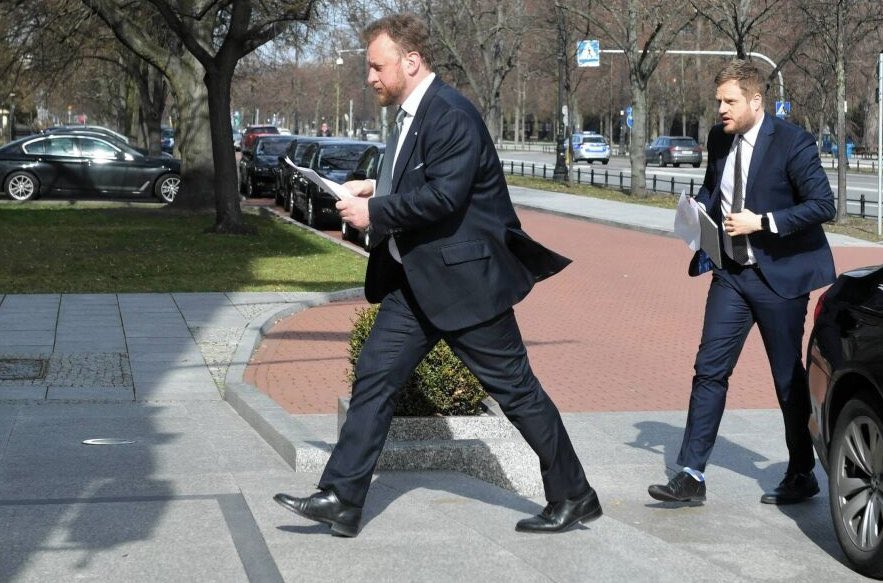 Wojciec80931690's tweet photo. @jciesz @czuchnowskiw Choć Janusz szybciej Zrobimy jeszcze tylko ten przekręt https://t.co/QyWncbUWmP