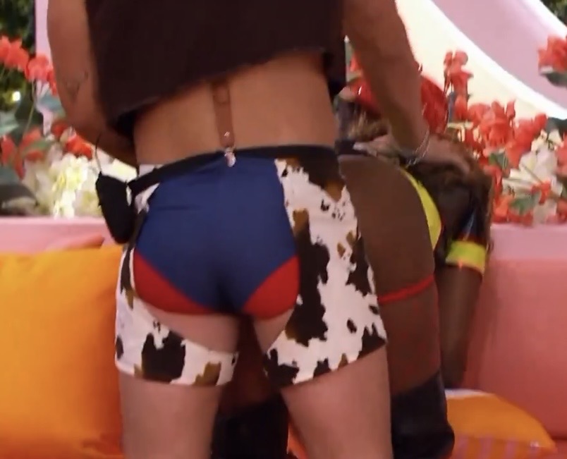 theKCchasers's tweet photo. The boys got a fat ass #loveislandUSA https://t.co/npf8j71LJ7
