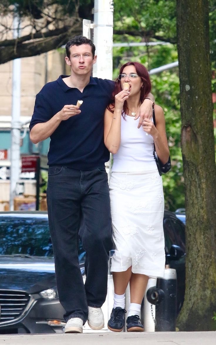 OG_Anaya_'s tweet photo. Dua lipa at 30 Callum Turner at 36 the chemistry is impossible to ignore 🥵 https://t.co/Hm5Qidg98B