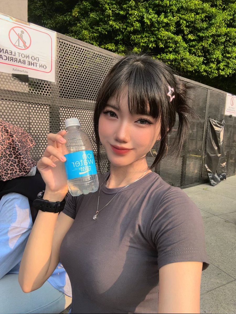nozelism's tweet photo. Met hari senin, jgn lupa minum pocari https://t.co/E4tlhOj8DM