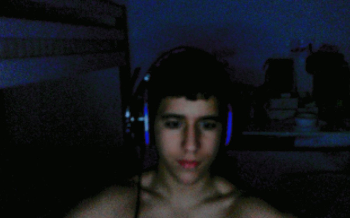 azzedilu's tweet photo. FACE REVEAL , No entiendo como está comu es tan tóxica , me  filtran una foto con corte patata y que salgo fatal , pero bueno!PRÓXIMAMENTE STREAMS CON CAM ! https://t.co/Fx9EyzEnb4